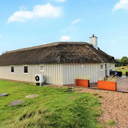 Annalise - 1km From The Sea By Interhome